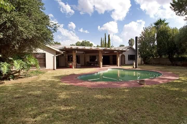 4 Bedroom Property for Sale in Jim Fouchepark Free State